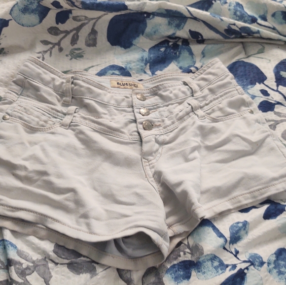 Clothes that are too small for me - Picture 4 of 7